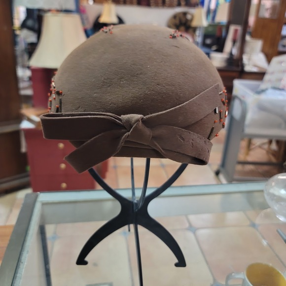 Vintage 1950's Ferncraft large felt wool Brown Coral beads hat caputlet - Picture 2 of 13
